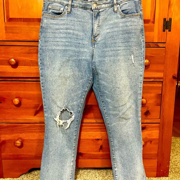 Women’s Crown & Ivy High Rise Cropped Distressed Jeans - 14 - Picture 6 of 12